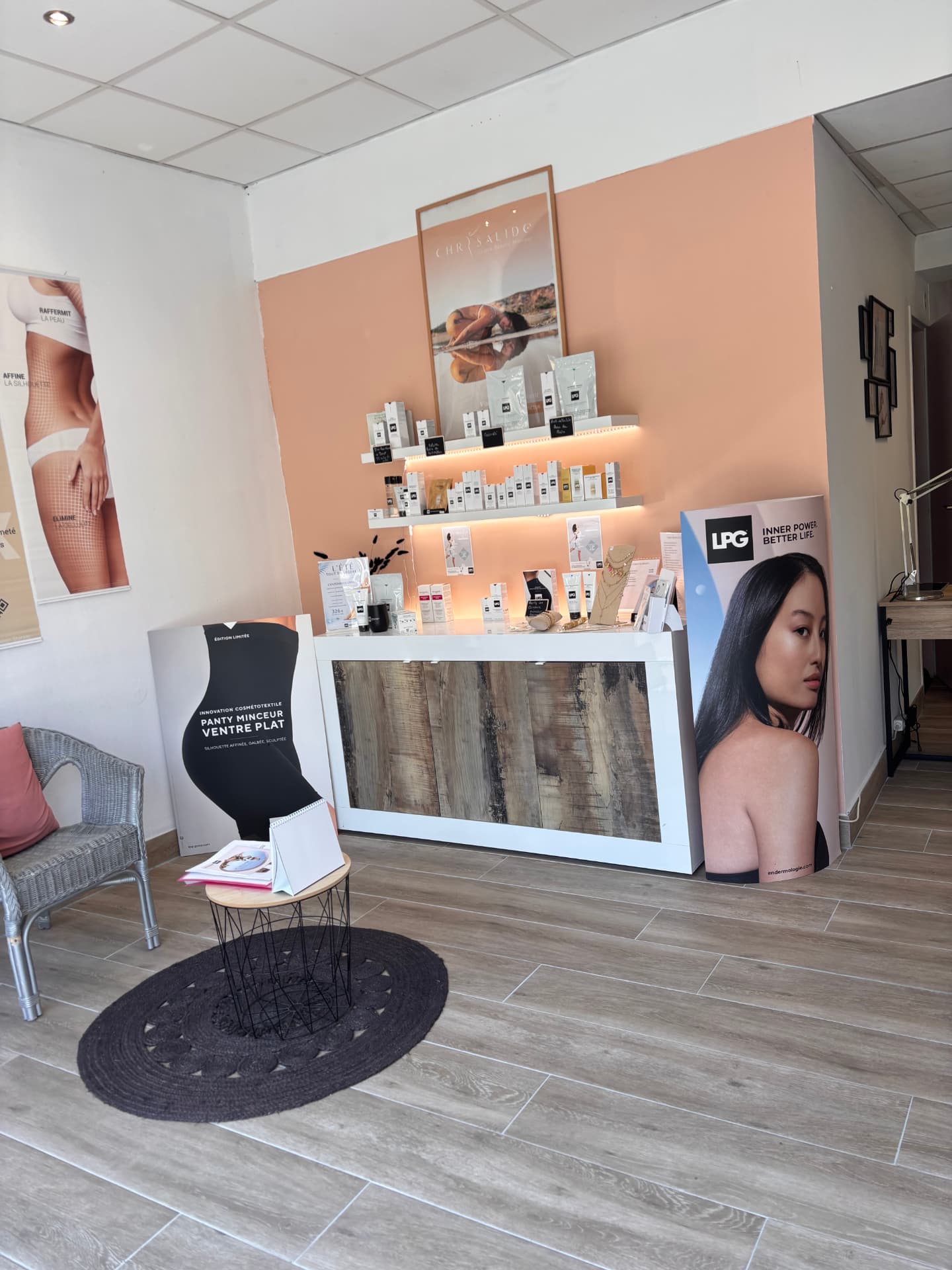 Espace boutique et produits du centre CHRYSALIDE